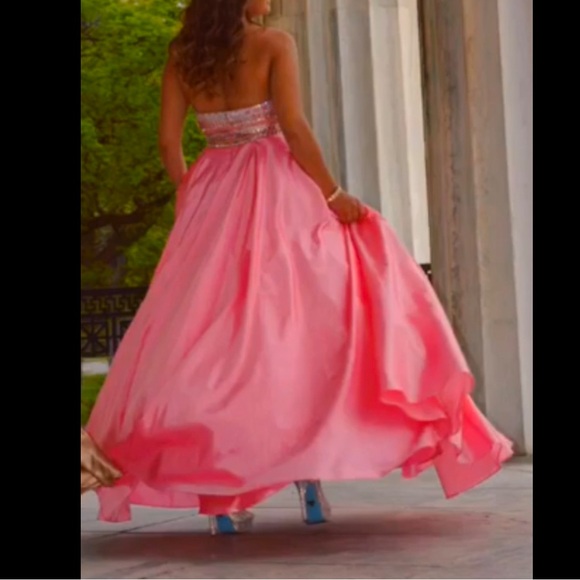 Sherri Hill Prom Dress - Picture 4 of 6